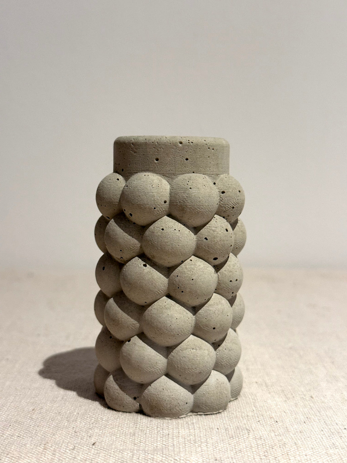 Kerzenständer Bubbles aus Beton – Einzelansicht